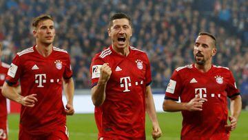 Lewandowski celebra el segundo gol ante el Schalke