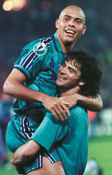 Ronaldo celebrando el gol con Couto 