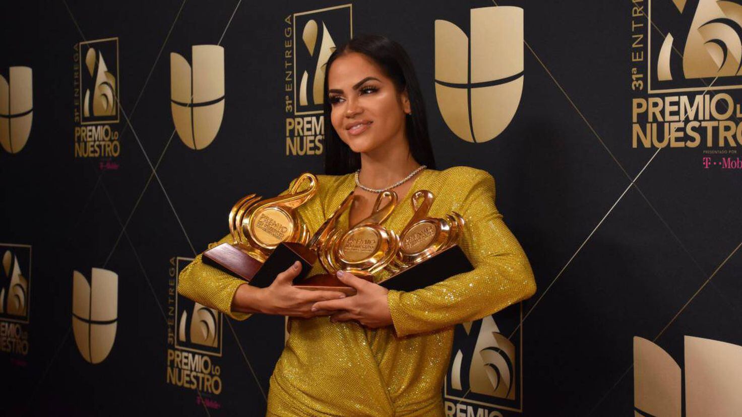 Who will be hosting the Latin American Music Awards? AS USA