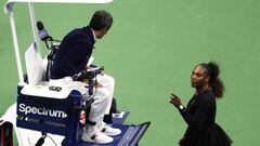 Serena Williams discute con Carlos Ramos durante la final femenina del US Open 2018.