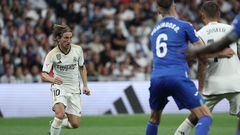 Real Madrid's Croatian midfielder #10 Luka Modric runs with the ball during the Spanish Liga football match between Real Madrid CF and Getafe CF at the Santiago Bernabeu stadium in Madrid on September 2, 2023. (Photo by Thomas COEX / AFP)