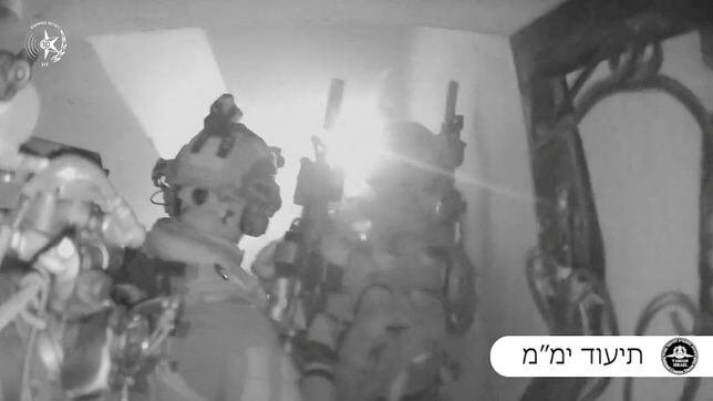 Israel publica un vídeo del líder de Hamás escapando por los túneles de Gaza