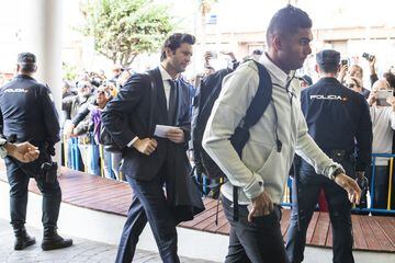 Casemiro and Santiago Hernán Solari on Real Madrid's arrival in Melilla.