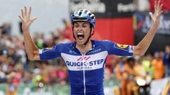 Enric Mas celebra su victoria en el Coll de la Gallina en la 20&ordf; etapa de la Vuelta a Espa&ntilde;a 2018.