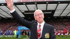 Sir Bobby Charlton salutes the Old Trafford fans 