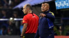 Boca Juniors' head coach Jorge Almiron gestures during the Copa Libertadores group stage second leg football match between Argentina's Boca Juniors and Chile's Colo Colo at La Bombonera stadium in Buenos Aires on June 6, 2023. (Photo by ALEJANDRO PAGNI / AFP)