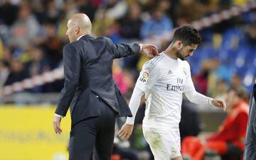 Isco (right) leaves the field after being replaced by Mateo Kovacic.