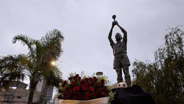 A wreath of flowers is seen at the foot of a statue of Pele at Pele Square in his hometown Tres Coracoes, state of Minas Gerais, Brazil, on December 30, 2022, a day after his death. - Brazil started three days of national mourning on Friday for football legend Pele, the three-time World Cup winner widely regarded as the greatest player of all time, who has died at the age of 82. (Photo by Douglas MAGNO / AFP) (Photo by DOUGLAS MAGNO/AFP via Getty Images)