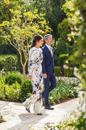 El príncipe heredero Frederik de Dinamarca y la princesa heredera Mary asisten a la boda real del príncipe heredero de Jordania Hussein y Rajwa al Saif.