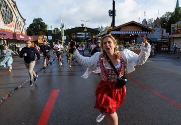 Desde el sábado 17 de septiembre hasta el 3 de octubre se celebrará el Oktoberfest 2022, una de las fiestas más populares mundo. Es la celebración por excelencia de los amantes de la cerveza y la comida bávara.
