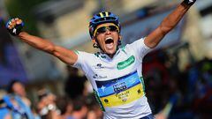 España es el país que más victorias tiene en la Vuelta a España en el ranking. El primero en ganarlo fue Julián Berrendero, en el año 1941 y 1942. Un total de 24 ciclistas han ganado la Vuelta a España. El que más triunfos ha conseguido ha sido Roberto Heras, con 4 en total en los años 2000, 2003, 2004 y 2005. El último en lograr alzarse con esta competición fue Alberto Contador en el 2014, quien ha ganado tres veces la Vuelta. Un dato interesante a reflejar es que el ciclista que más victorias de etapa tiene es Delio Rodríguez, con la cifra exacta de 39.