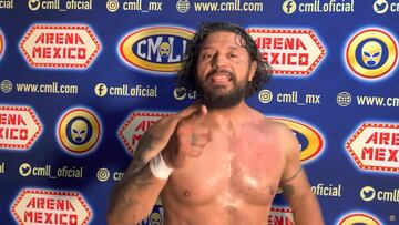 El Terrible después de su lucha en la Arena México del Consejo Mundial de Lucha Libre