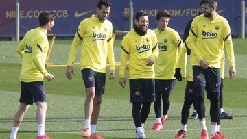 Messi, junto a Sergi Roberto, Busquets, Riqui Puig y Piqu&eacute;, en el entrenamiento del s&aacute;bado en sant Joan Desp&iacute;.