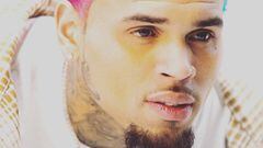 Chris Brown se tatúa en la cara una zapatilla Air Jordan