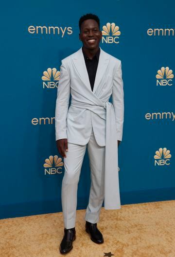 Toheeb Jimoh en la alfombra roja de los Premios Emmy 2022.
