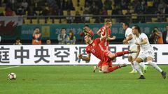 China Cup: un gol de Cavani bate a la Gales de un Bale inocuo