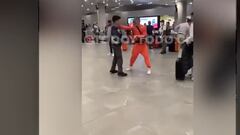 La indignante agresión de AK4:20 a un funcionario en el aeropuerto: el artista fue increpado
