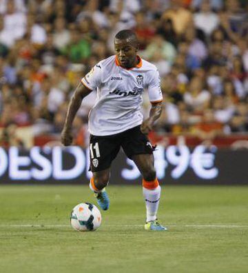 'Memín' llegó del Monterrey al Valencia en la temporada 2013-2014. Después de su primer año y tres goles, se fue a Sao Paulo.