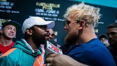 Former world champion Floyd Mayweather Jr. will fight Logan Paul on Saturday, but weeks ago there was a brawl between him and Logan&rsquo;s brother Jake.