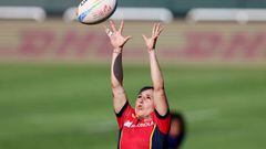 DUBAI, UNITED ARAB EMIRATES - DECEMBER 03: Amaia Erbina of Spain competes for the ball during the Women's Cup Quarterfinal match between Spain and France on Day Two of the HSBC World Rugby Women's Sevens Series - Dubai at The Sevens Stadium on December 03, 2022 in Dubai, United Arab Emirates.  (Photo by Christopher Pike/Getty Images)