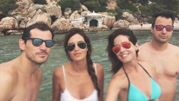 Iker Casillas y Sara Carbonero en sus vacaciones en Menorca con Isabel Jimenez y su pareja.