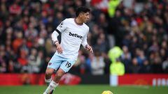 Manchester (United Kingdom), 04/02/2024.- Edson Alvarez of West Ham in action during the English Premier League match between Manchester United and West Ham United in Manchester, Britain, 04 February 2024. (Reino Unido) EFE/EPA/ADAM VAUGHAN EDITORIAL USE ONLY. No use with unauthorized audio, video, data, fixture lists, club/league logos, 'live' services or NFTs. Online in-match use limited to 120 images, no video emulation. No use in betting, games or single club/league/player publications.
