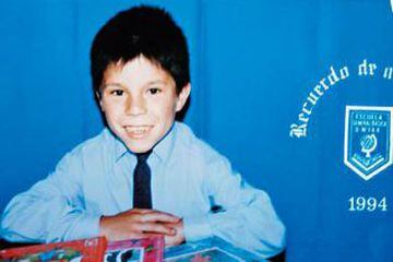 Gary Alexis Medel Soto nació el 3 de agosto de 1987. Se crió en la Población La Palmilla de Conchalí.