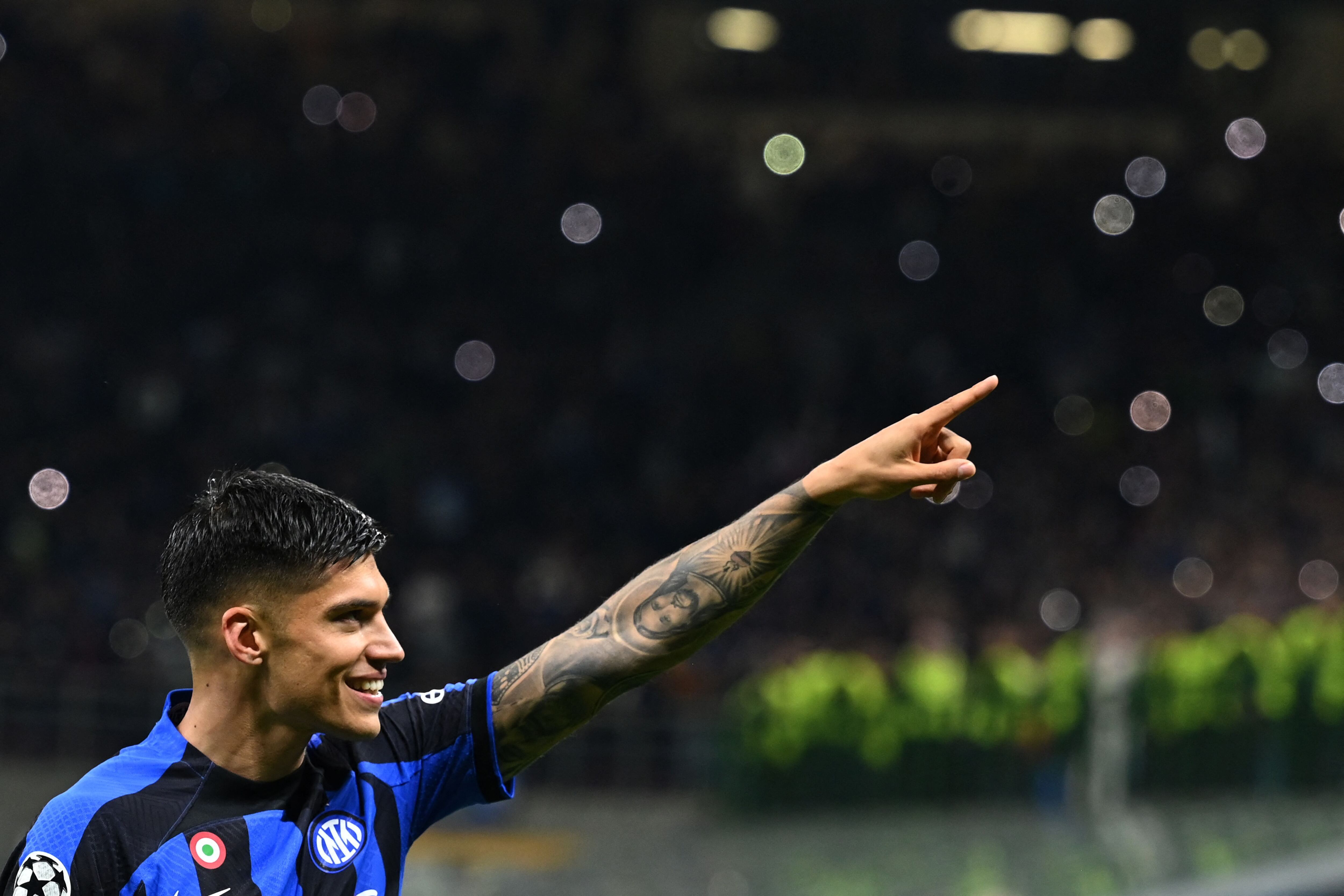 Inter Milan's Argentinian forward Joaquin Correa celebrates after scoring his side's third goal during the UEFA Champions League quarter-finals second leg football match between Inter Milan and Benfica Lisbon on April 19, 2023 at the Giuseppe-Meazza (San Siro) stadium in Milan. (Photo by GABRIEL BOUYS / AFP)