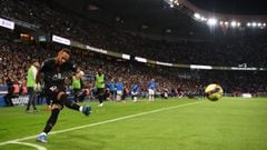 In Paris Saint-Germain&acute;s 2-0 defeat over Montpellier, Neymar shows off his ball-skills with an impressive first-touch as PSG remains undefeated in Ligue 1.