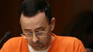 Victims' father tries to attack Larry Nassar during sentencing hearing