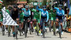 El ciclista colombiano Nairo Quintana (c-d) corre junto a otros ciclistas durante el Gran Fondo de Nairo Quintana 