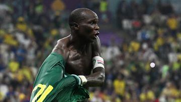 Vincent Aboubakar’s stoppage-time header earned Cameroon victory over Brazil, but the Africans are out of the World Cup nonetheless. The Brazilians are Group G winners despite suffering defeat.