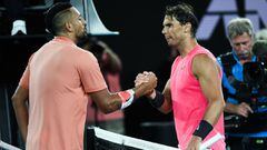 Rafa Nadal y Nick Kyrgios se saludan tras su partido em el Open de Australia 2020.