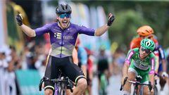 El ciclista neozelandés George Jackson celebra su victoria en la tercera etapa del Tour de Langkawi.