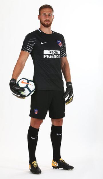 Jan Oblak models one of Atlético's new goalkeeping kits. 