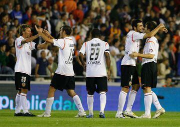 Alexis Ruano, Helguera, Miguel, Albiol y Albelda, a la conclusión del partido contra Osasuna, el día del debut de Voro. 