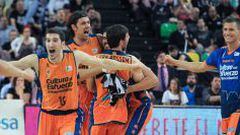 Los jugadores del Valencia Basket celebran su pase a semifinales.