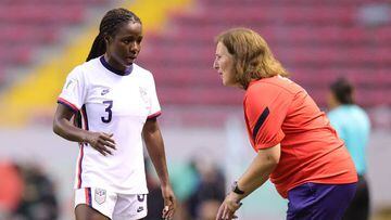 Tracey Kevins, coach of USA, speaks with Ayo Oke (L) during a Group D match between USA and Netherlands
