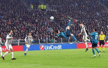 El delantero del Real Madrid entregó esta estampa durante la ida de los cuartos de final de Champions League 2017-18 entre Juventus y Real Madrid en Juventus Stadium. Su gol representó el 2-0 momentáneo y su doblete de la noche en la victoria madridista por 3-0.