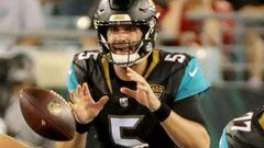 JACKSONVILLE, FL - AUGUST 17: Blake Bortles #5 of the Jacksonville Jaguars catches a snap during a preseason game against the Tampa Bay Buccaneers at EverBank Field on August 17, 2017 in Jacksonville, Florida.   Sam Greenwood/Getty Images/AFP == FOR NEWSPAPERS, INTERNET, TELCOS &amp; TELEVISION USE ONLY ==