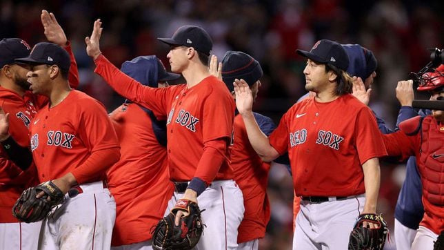 Boston Red Sox end 95-year wait for World Series win at Fenway Park, World  Series