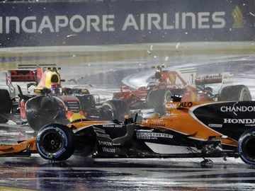 The car&#039;s of McLaren driver Fernando Alonso of Spain, Red Bull driver Max Verstappen of the Netherlands and Ferrari driver Kimi Raikkonen of Finland after colliding at the start of the Singapore Formula One Grand Prix on the Marina Bay City Circuit Singapore, Sunday, Sept. 17, 2017. (AP Photo/Wong Maye-E)