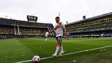 BUENOS AIRES, ARGENTINA - SEPTEMBER 11: Juan Quintero of River Plate gestures during a match between Boca Juniors and River Plate as part of Liga Profesional 2022 at Estadio Alberto J. Armando on September 11, 2022 in Buenos Aires, Argentina. (Photo by Rodrigo Valle/Getty Images)