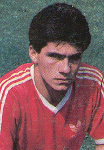 El talentoso volante jugó 30 veces por la Roja en partidos 'A' y le anotó un gol a Uruguay, en un amistoso en 1991 (2-1).