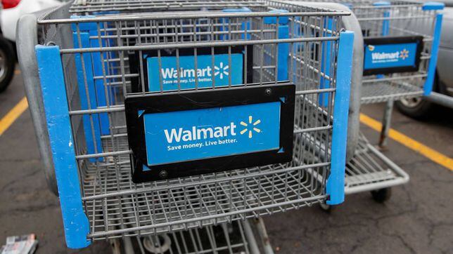 Why are Walmart customers complaining about the design of the new shopping carts?