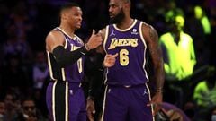 LeBron James y Russell Westbrook, durante un partido de la NBA de Los Angeles Lakers.