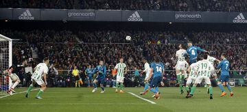 Sergio Ramos draws the game with a great header.