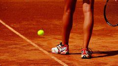 Las zapatillas, uno de los elementos vitales para jugar c&oacute;modo al tenis