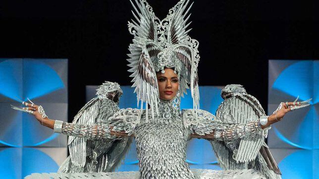 fácilmente Cordero Anterior Los 10 mejores trajes del festival Miss Universo de la historia - Tikitakas