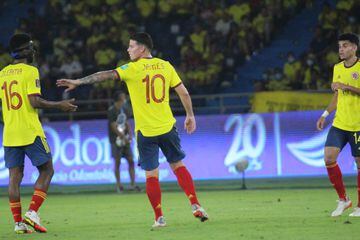Tuvieron que pasar más de 4 años para que la Selección Colombia volviera a jugar con aforo completo en Barranquilla. El 5 de octubre de 2017, el equipo de José Néstor Pékerman, con James de titular, se enfrentó a Paraguay y cayó 1-2. Falcao marcó al 79', Cardozo empató al 89' y Sanabria al 90+2' le dio el triunfo a la Albirroja.